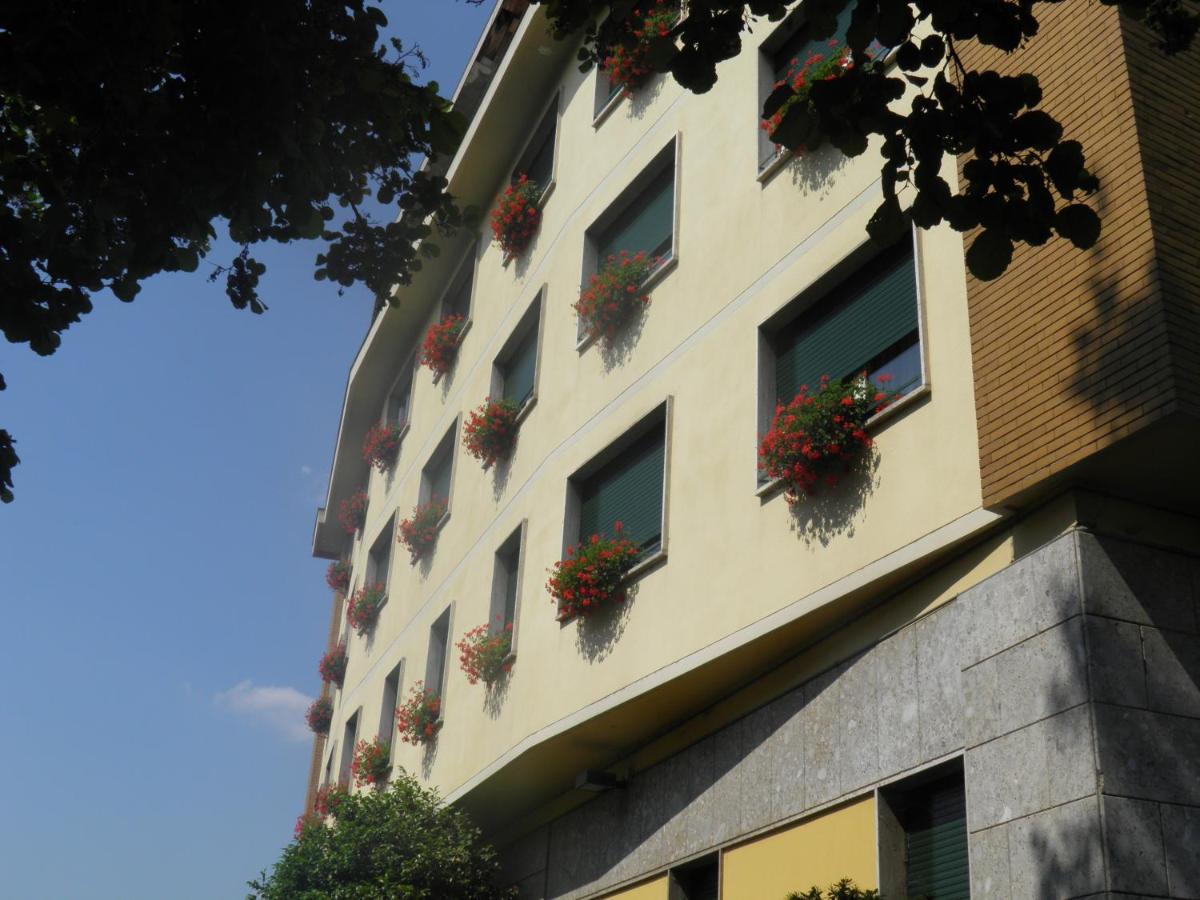 Hotel Ramoverde Borgomanero Extérieur photo